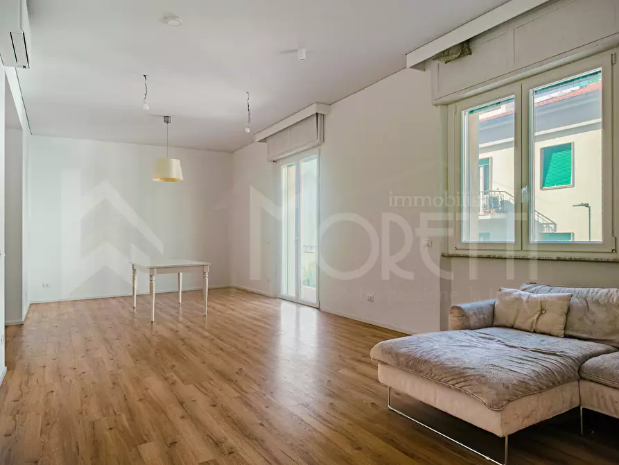 Immagine 1 di Pentalocale in vendita  in Via Costanzo Ebat a Livorno