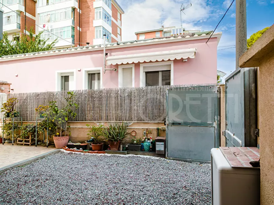 Immagine 4 di Pentalocale in vendita  in Via dell'Alloro a Livorno