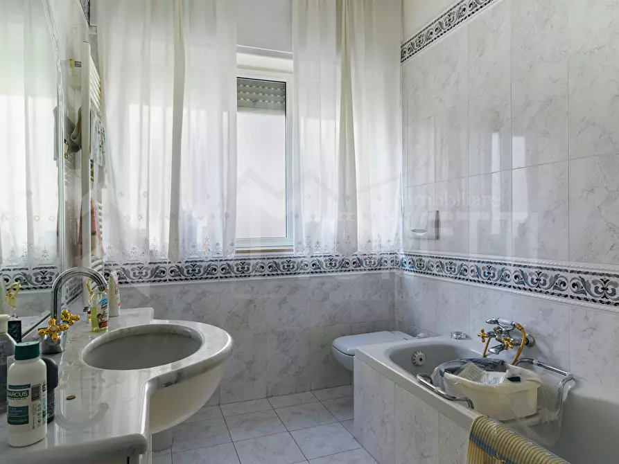 Immagine 41 di Pentalocale in vendita  in Viale Fabbricotti a Livorno