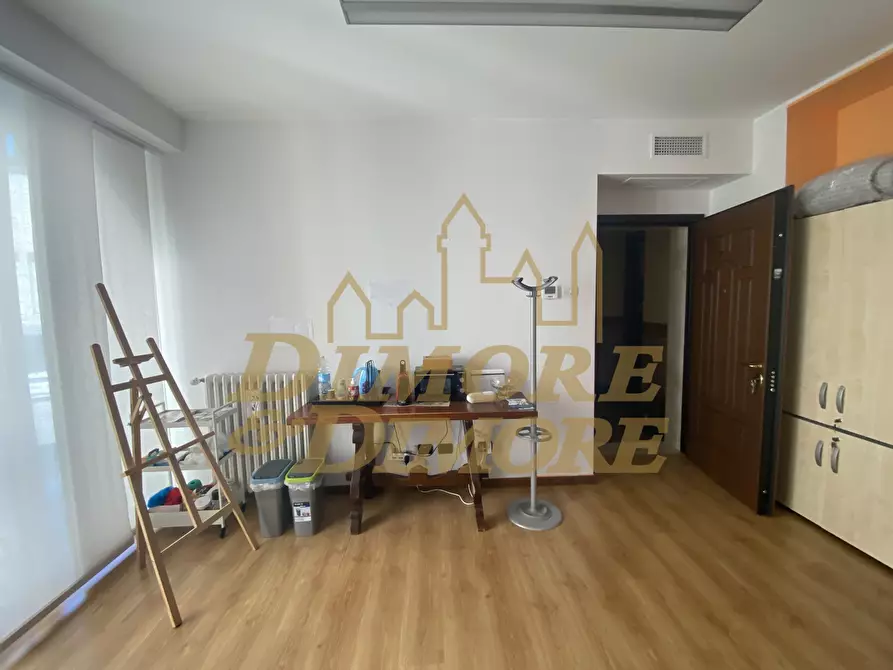 Immagine 10 di Ufficio in vendita  a Varese