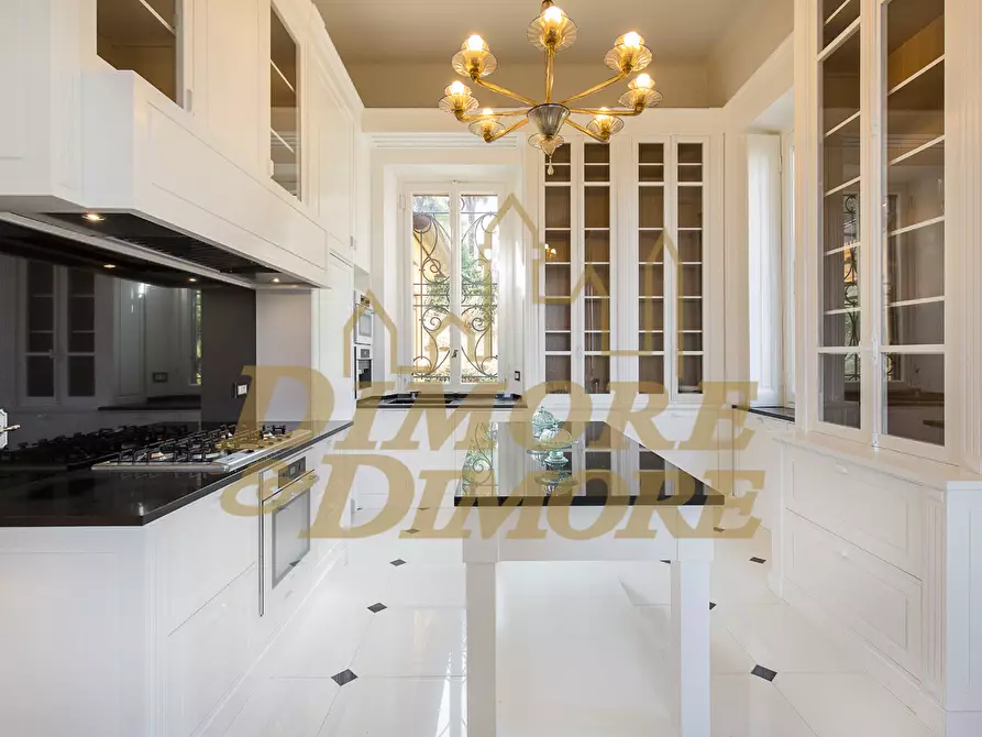 Immagine 16 di Villa in vendita  in via giuseppe verdi 5 a Stresa