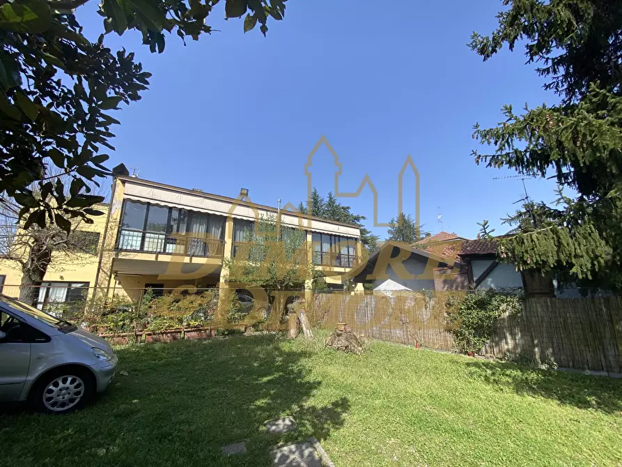 Immagine 18 di Showroom in vendita  a Castelletto Sopra Ticino