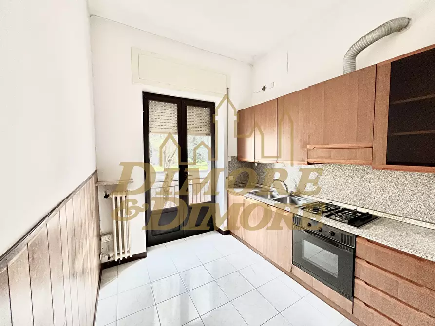 Immagine 2 di Trilocale in vendita  in Piazza Garibaldi 10 a Luino