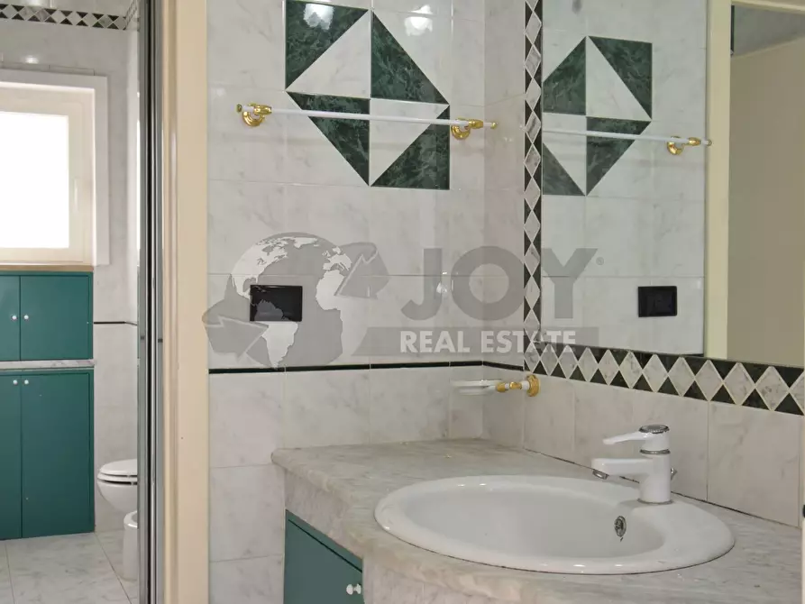 Immagine 9 di Appartamento in vendita  in Viale Aldo Moro 95 a Brindisi