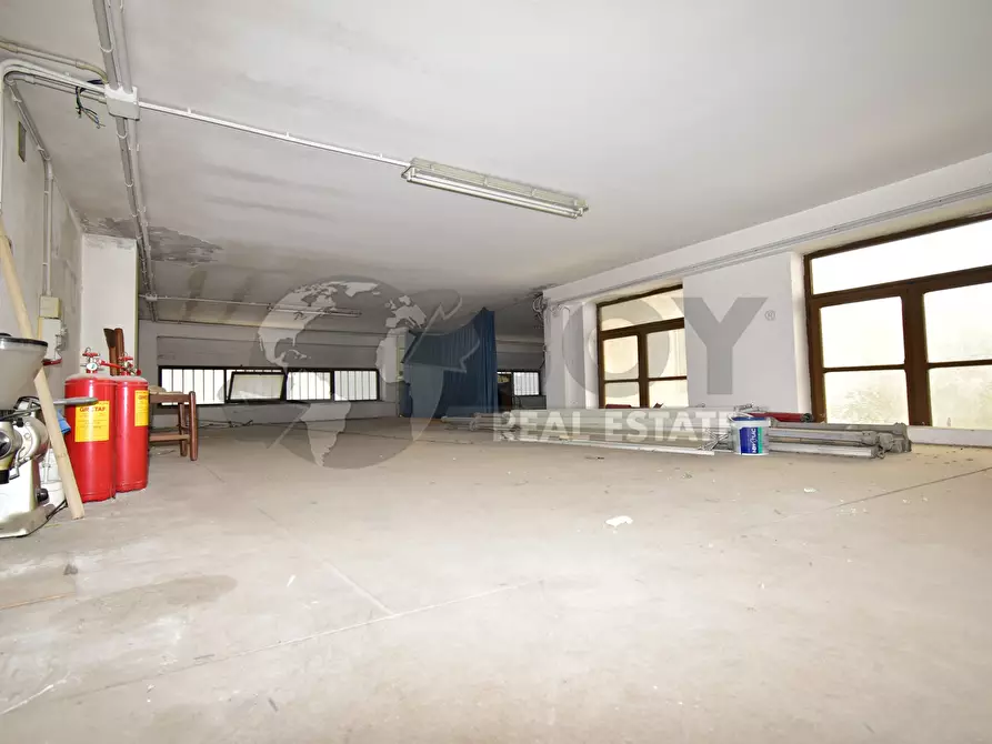 Immagine 17 di Locale commerciale in vendita  in via alcide de gasperi 51 a Carmiano