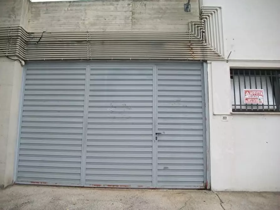 Immagine 27 di Locale commerciale in affitto  in VIA I.SILONE a Lanciano