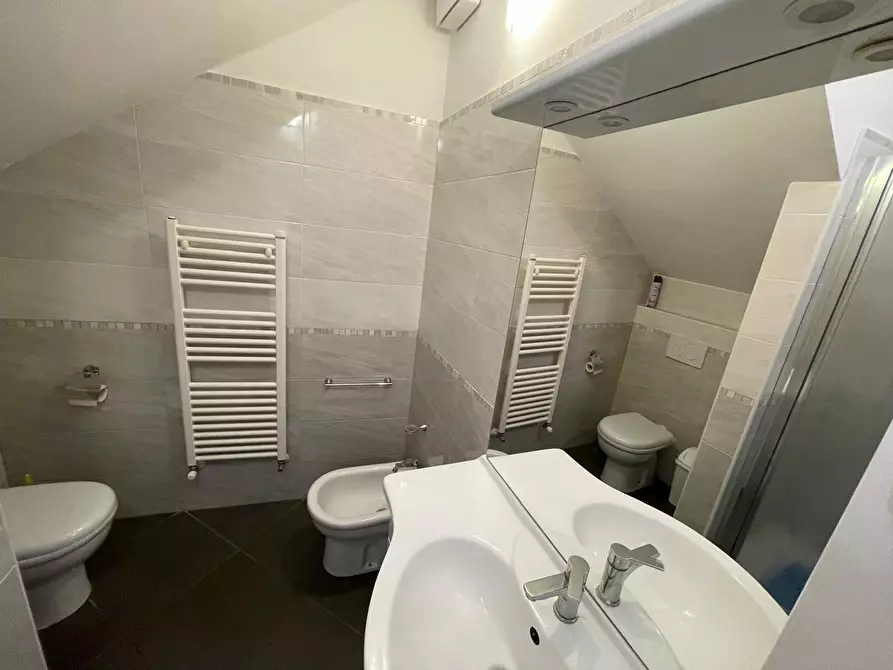 Immagine 11 di Bilocale in vendita  in Centro a Alassio