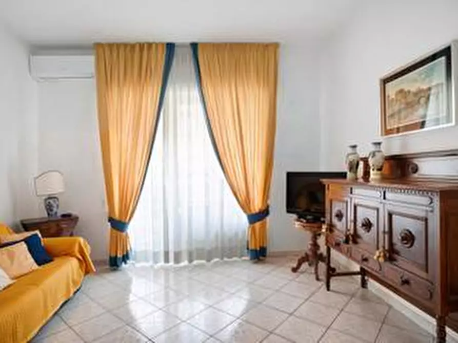 Immagine 3 di Trilocale in affitto  in Via Roma a Alassio