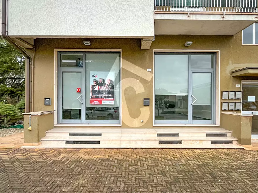 Immagine 1 di Locale commerciale in vendita  a Maiolati Spontini