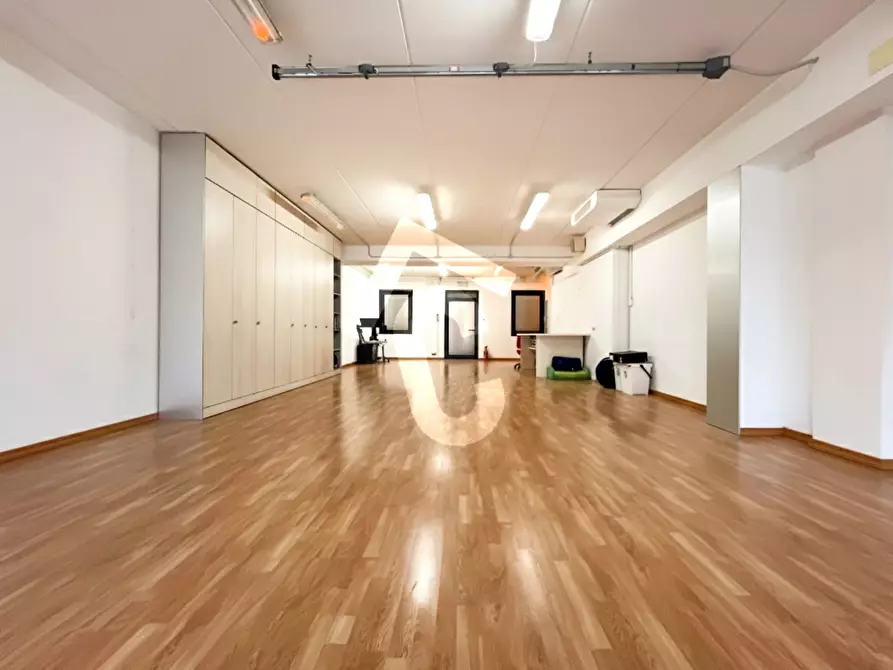 Immagine 4 di Laboratorio in vendita  a Chiaravalle