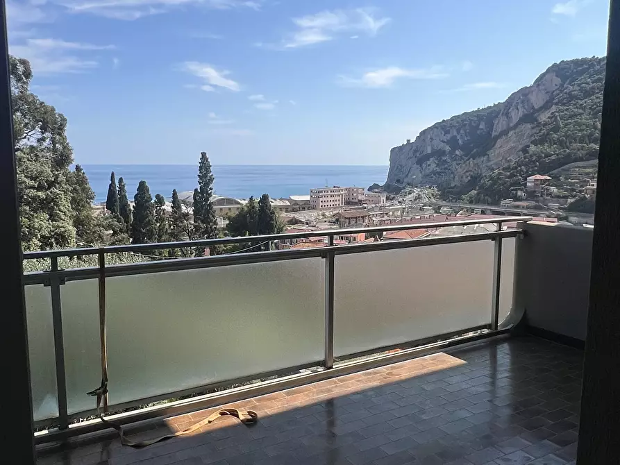 Immagine 3 di Trilocale in vendita  in Via della Pineta a Finale Ligure