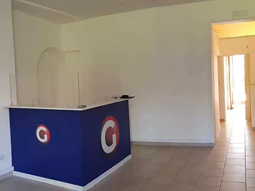 Immagine 1 di Locale commerciale in affitto  a Gravina Di Catania