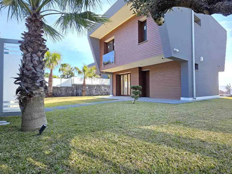 Immagine 41 di Villa in vendita  a Pedara