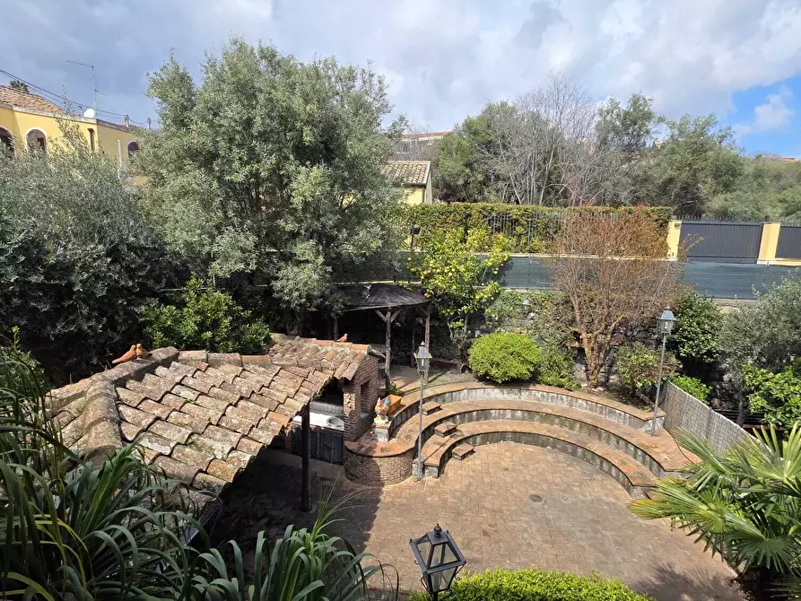 Immagine 5 di Villa in vendita  a Aci Castello