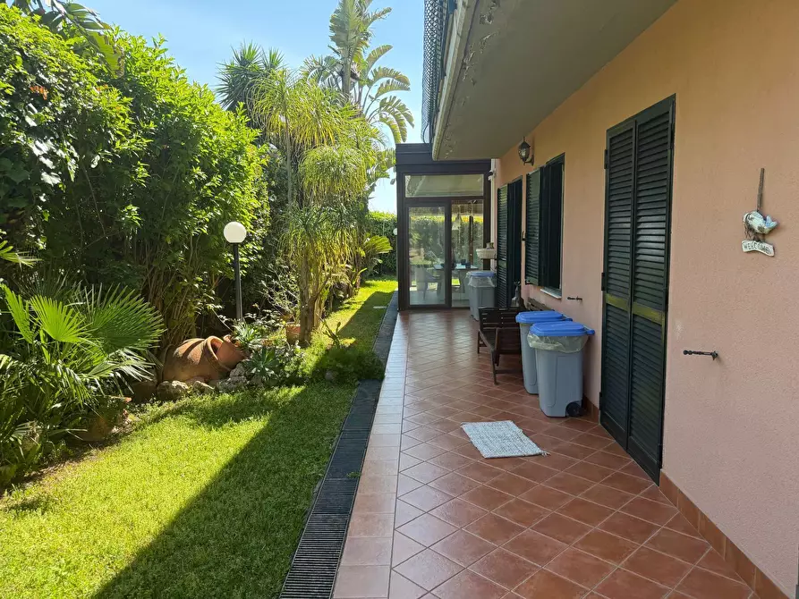Immagine 3 di Villa in vendita  a Sant'agata Li Battiati