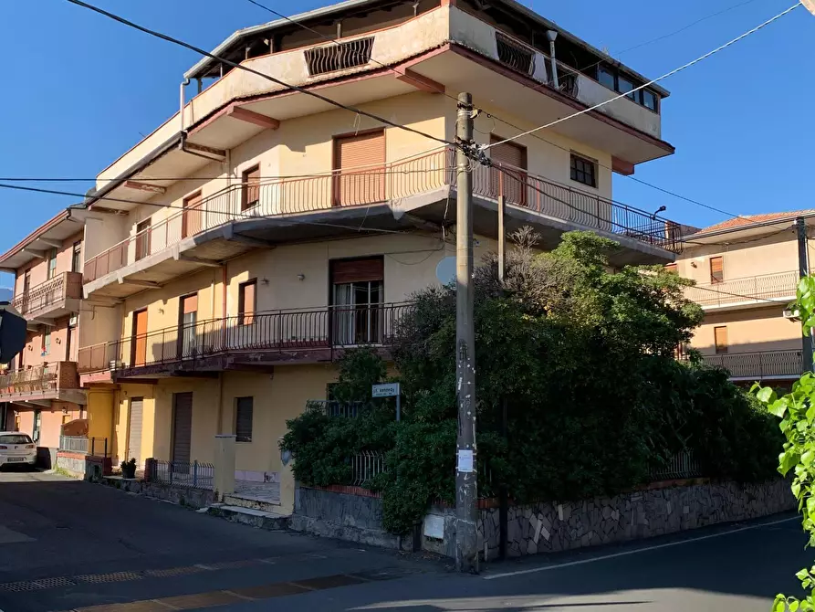 Immagine 2 di Casa bifamiliare in vendita  a Mascalucia