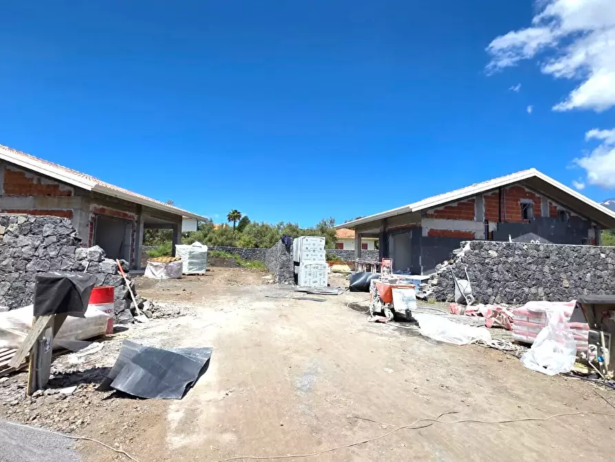 Immagine 11 di Villa in vendita  a Pedara