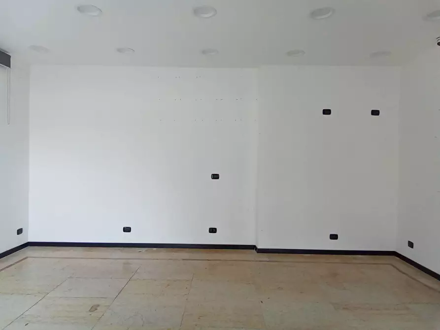 Immagine 24 di Locale commerciale in affitto  in Piazza della Nunziata 21 R a Genova