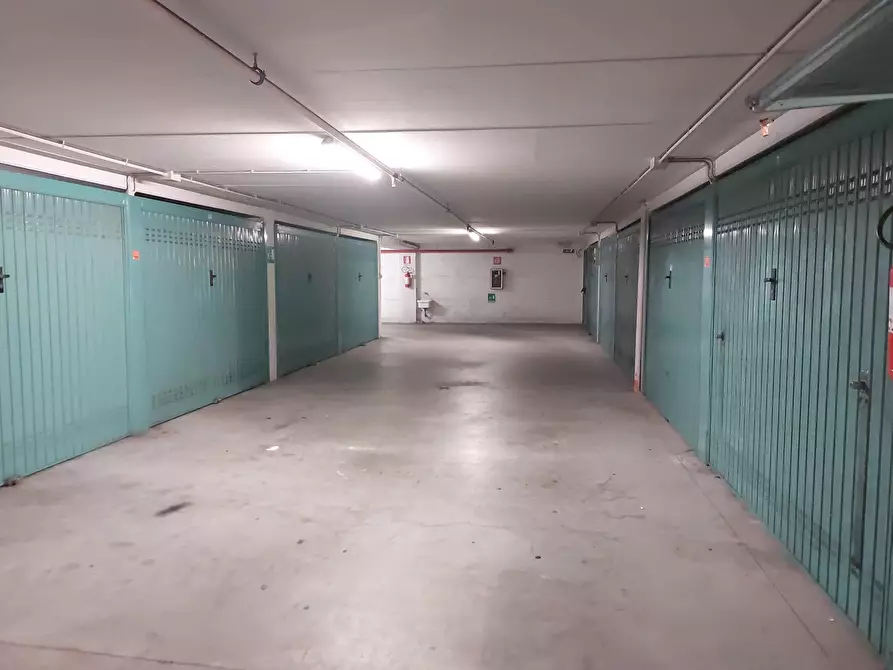 Immagine 47 di Trilocale in vendita  in Passo della Zebra a Genova