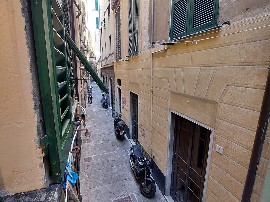 Immagine 11 di Bilocale in vendita  in Vico del Papa 2 a Genova