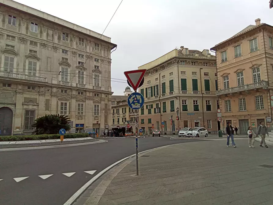 Immagine 25 di Locale commerciale in affitto  in Piazza della Nunziata 21 R a Genova