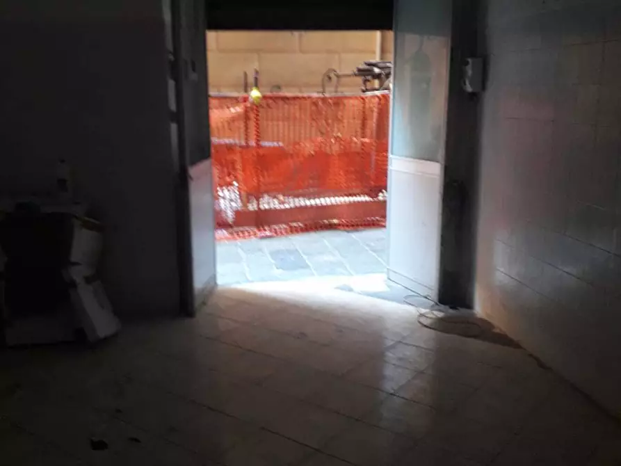 Immagine 4 di Locale commerciale in vendita  in Vico Vignoso a Genova