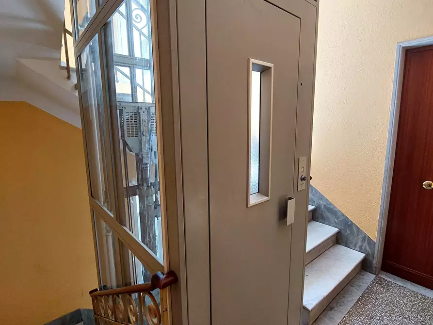 Immagine 18 di Pentalocale in vendita  in Via Casata Centuriona a Genova
