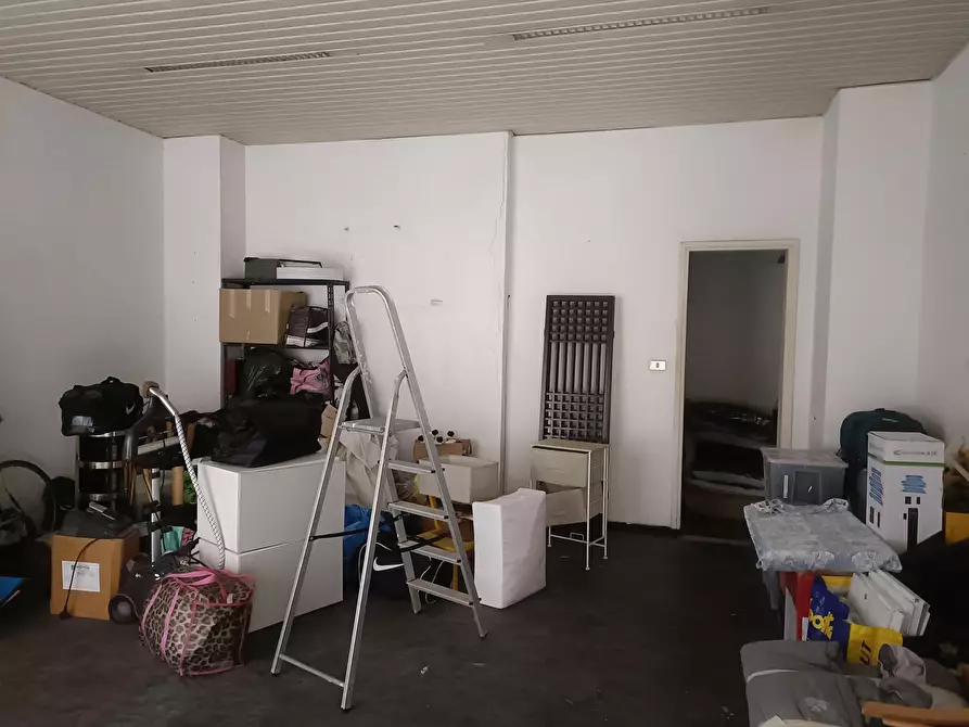 Immagine 3 di Locale commerciale in vendita  in Via dei Landi 1 a Genova