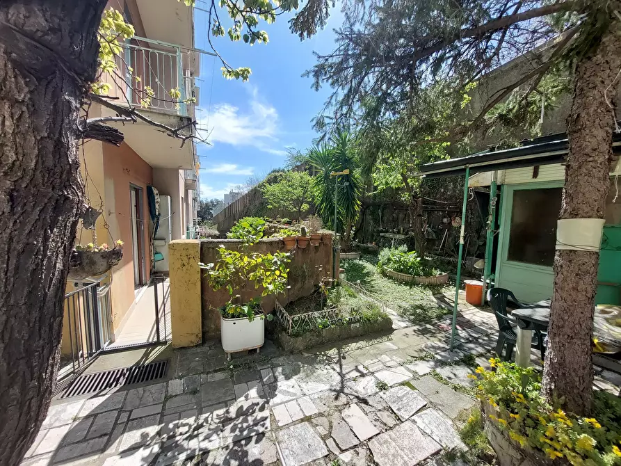Immagine 24 di Bilocale in vendita  in Via Bartolomeo Carrea a Genova