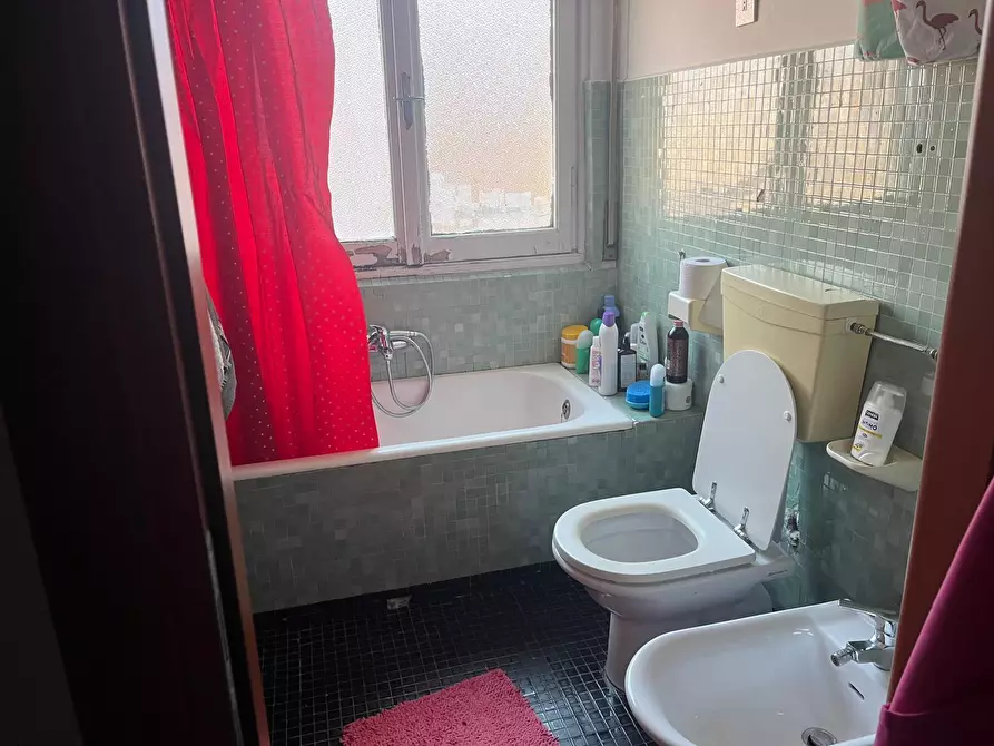 Immagine 8 di Pentalocale in vendita  in Via Federico Donaver 7 a Genova