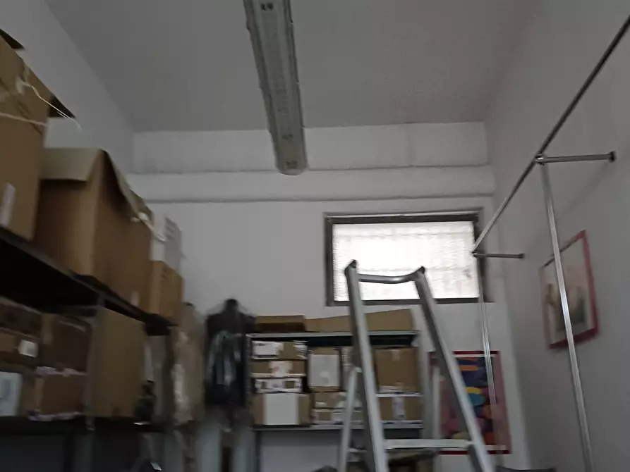 Immagine 4 di Locale commerciale in vendita  in Via dei Platani 35 R a Genova