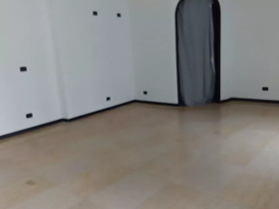 Immagine 6 di Locale commerciale in affitto  in Piazza della Nunziata 21 R a Genova