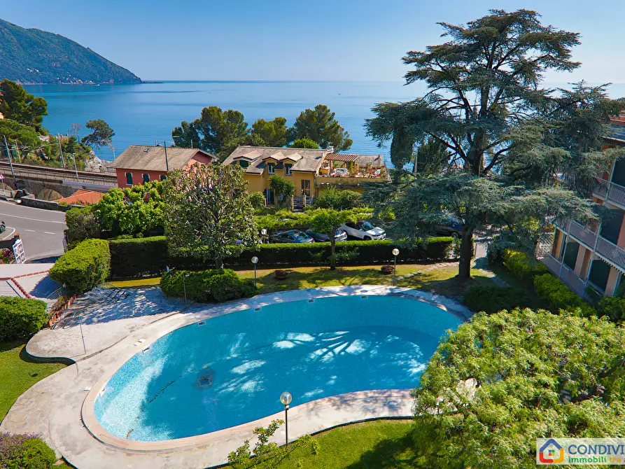 Immagine 13 di Appartamento in vendita  in Via Mulinetti 48 a Recco