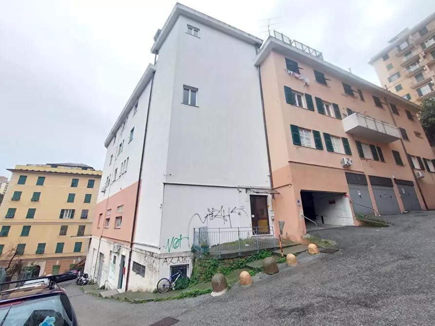 Immagine 45 di Trilocale in vendita  in Passo della Zebra a Genova