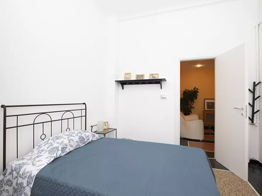 Immagine 9 di Ufficio in vendita  in Via Fieschi a Genova