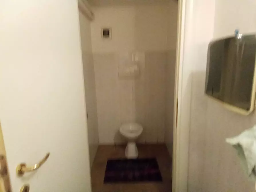 Immagine 20 di Locale commerciale in affitto  in Piazza della Nunziata 21 R a Genova