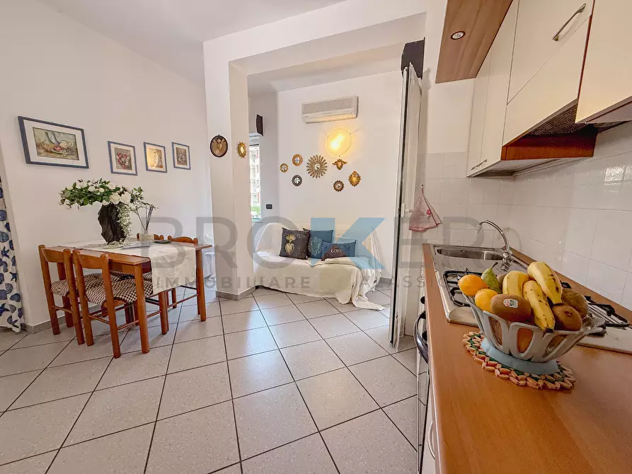 Immagine 11 di Bilocale in vendita  in Via Leonardo da Vinci 254 a Alassio