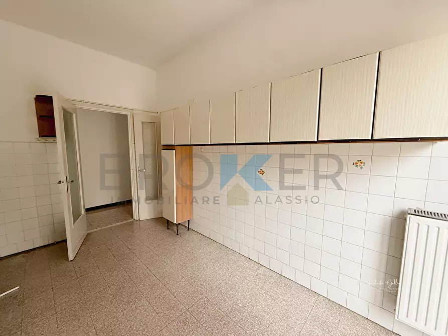 Immagine 17 di Quadrilocale in vendita  in Via Michelangelo 8 a Alassio