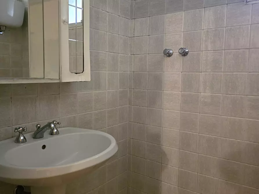 Immagine 48 di Albergo/B&B/Residence in vendita  in Via Chiesa Tonda a Trevi