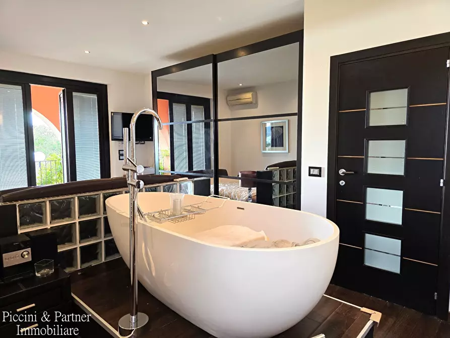 Immagine 74 di Villa in vendita  in Via dei Romani a Magione