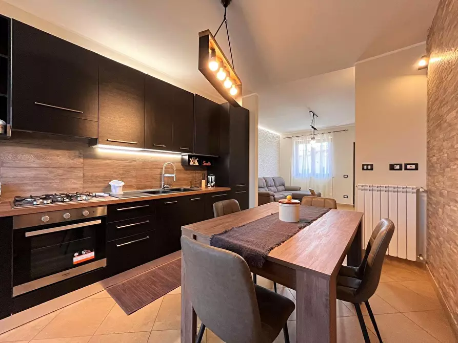 Immagine 14 di Quadrilocale in vendita  in Via Friuli a Castiglione Del Lago