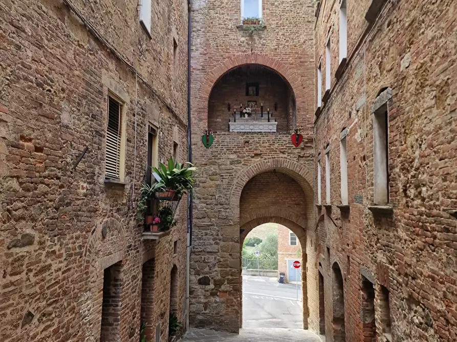 Immagine 36 di Trilocale in vendita  in Via Camillo Benso Conte di Cavour 73 a Torrita Di Siena