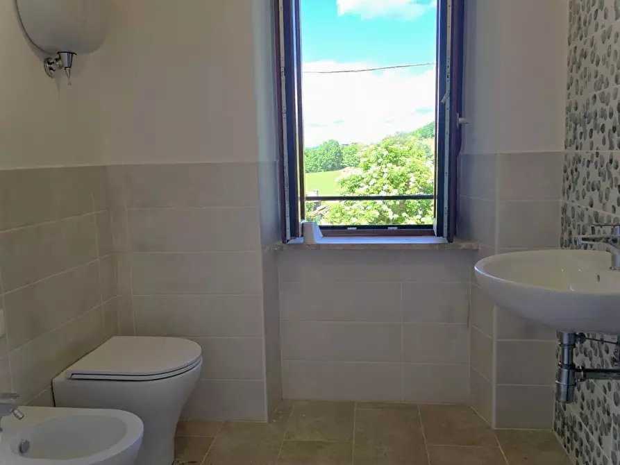 Immagine 35 di Rustico / casale in vendita  a Assisi