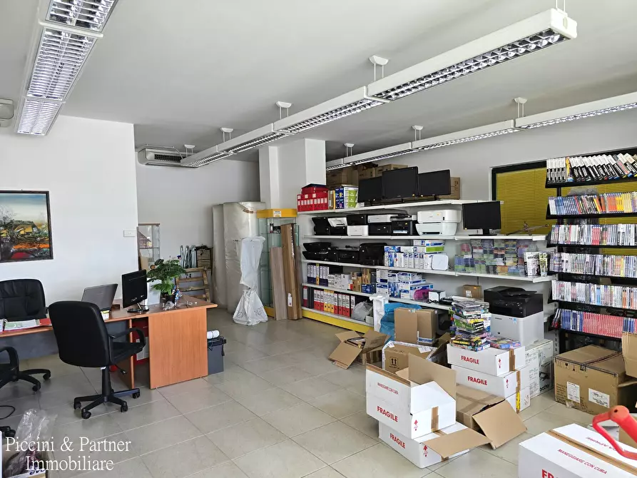Immagine 13 di Locale commerciale in vendita  in Via del Conservificio a Bastia Umbra