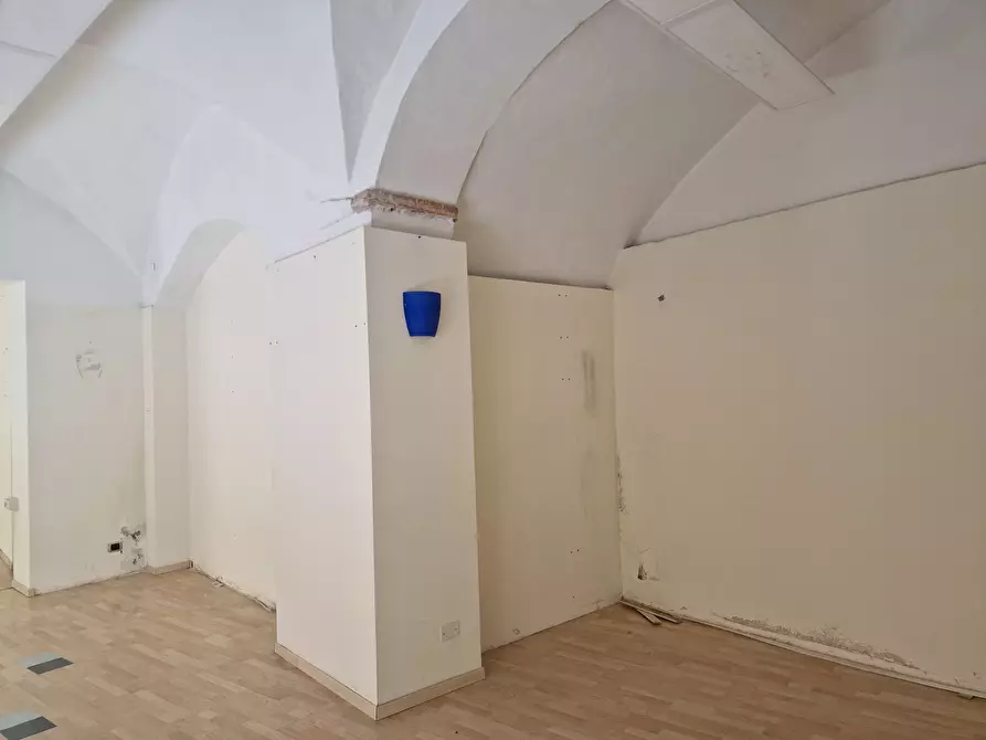 Immagine 9 di Locale commerciale in vendita  in Via del Popolo 2 a Città Di Castello