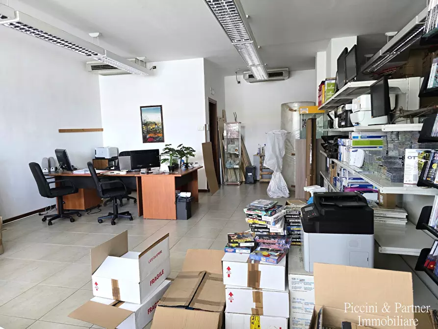Immagine 6 di Locale commerciale in vendita  in Via del Conservificio a Bastia Umbra