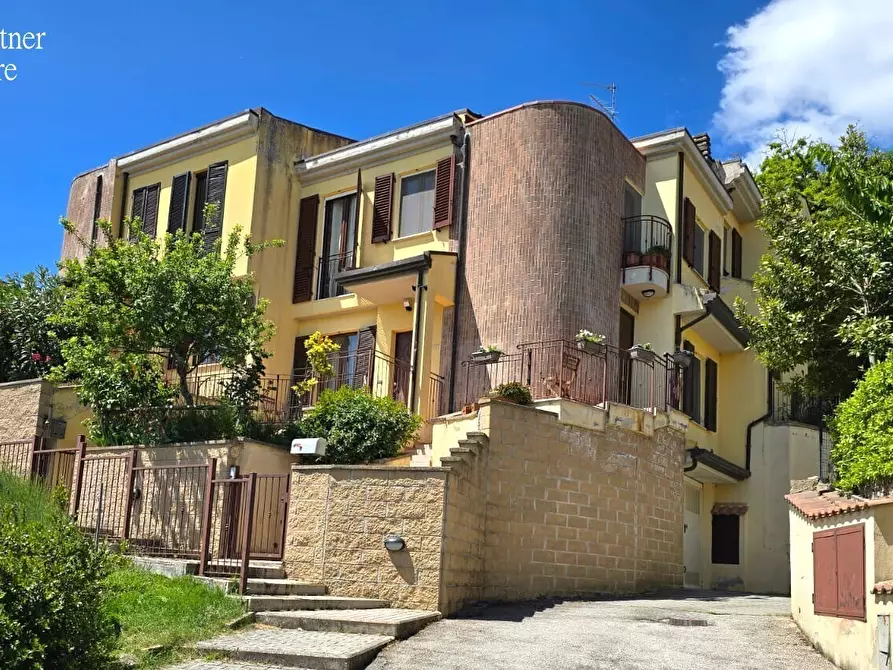 Immagine 1 di Villetta a schiera in vendita  in Via della Madonnina 30 a Torrita Di Siena