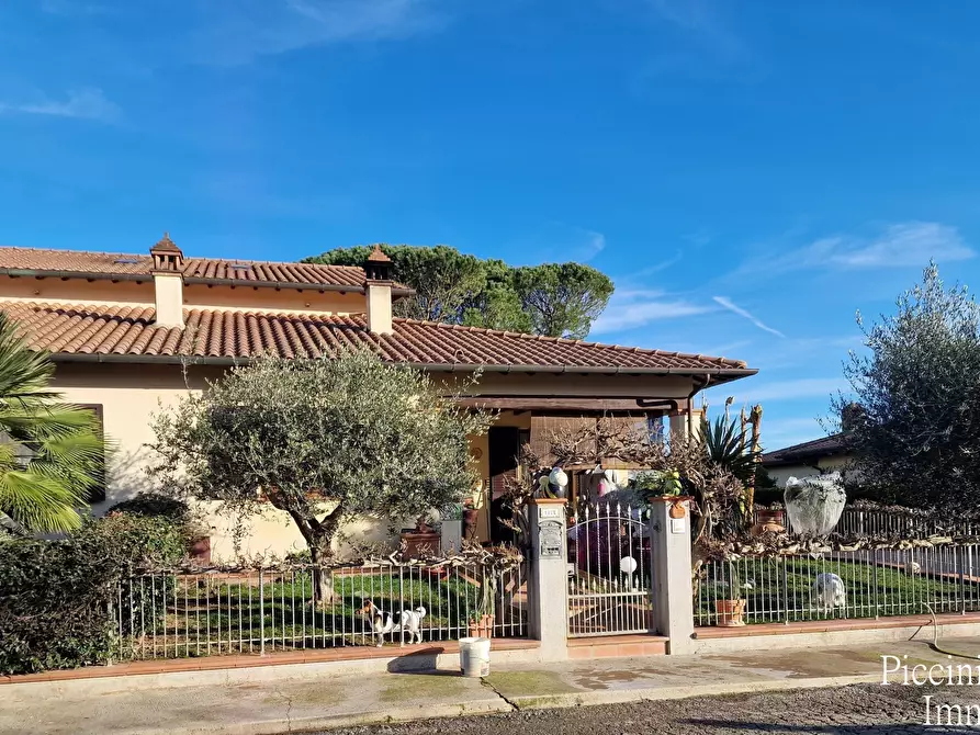 Immagine 1 di Casa bifamiliare in vendita  in Via Milano a Castiglione Del Lago