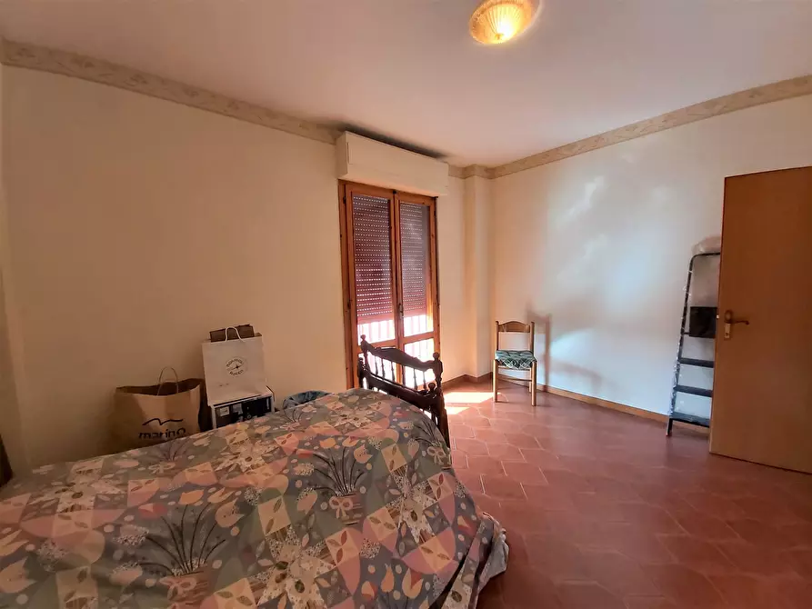 Immagine 15 di Quadrilocale in vendita  in Strada Statale 146 a Città Della Pieve