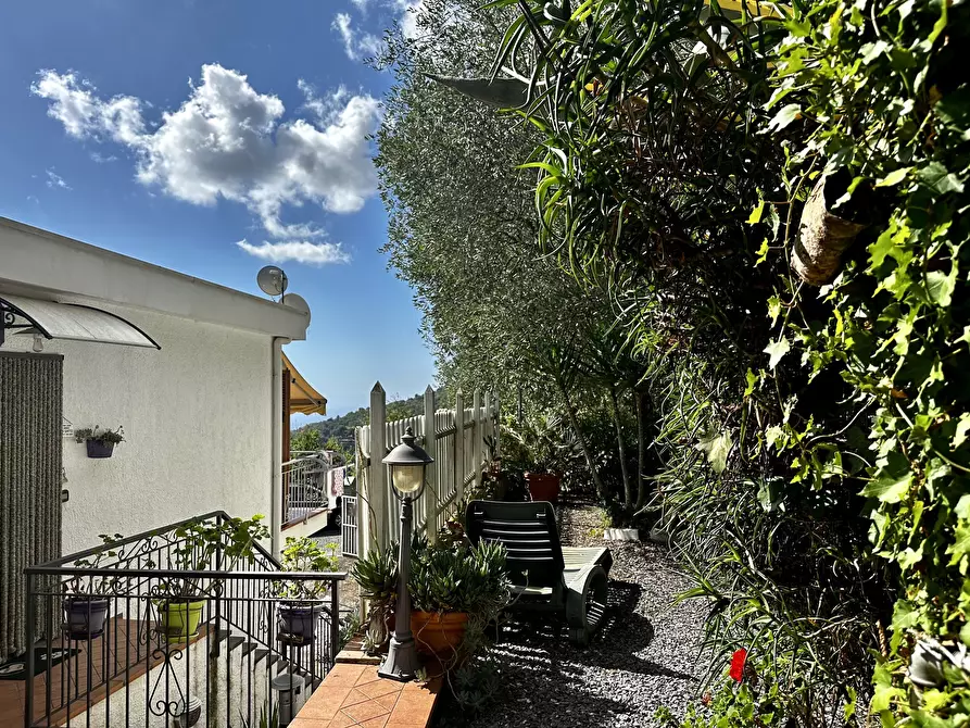 Immagine 2 di Villetta a schiera in vendita  in Via San Benedetto 4 a Diano Arentino